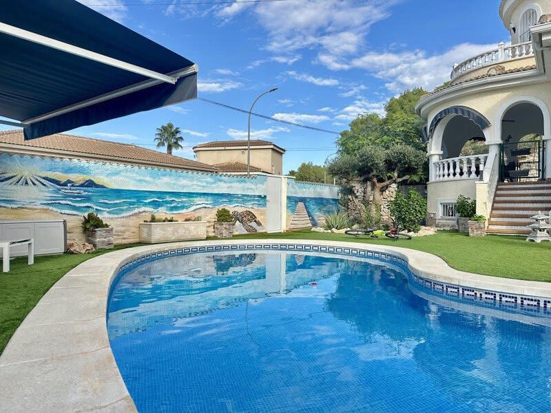 Spektakuläre 5-Schlafzimmer-Villa