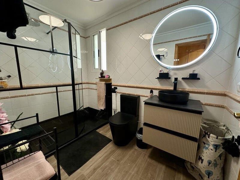 Spektakuläre 5-Schlafzimmer-Villa