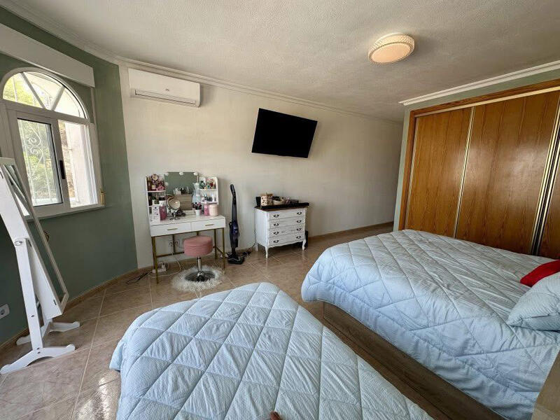 Spektakuläre 5-Schlafzimmer-Villa