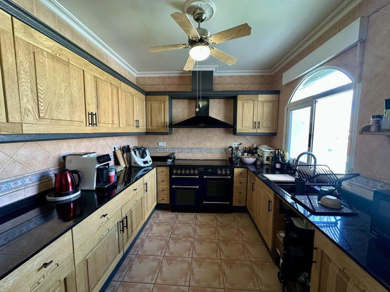 Spektakuläre 5-Schlafzimmer-Villa