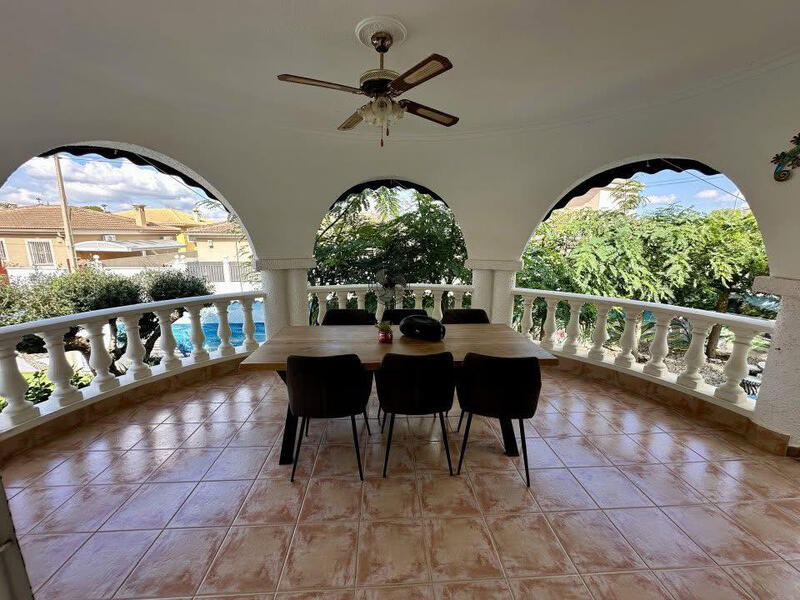 Spektakuläre 5-Schlafzimmer-Villa