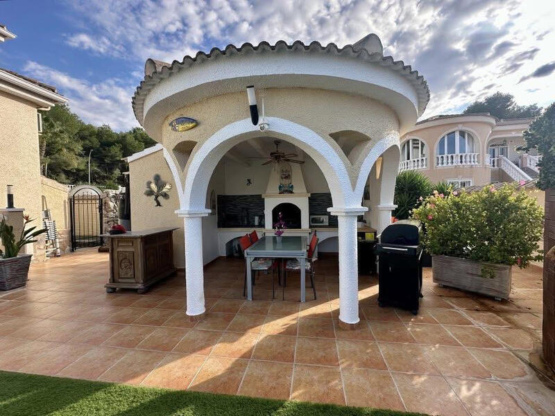 Spektakuläre 5-Schlafzimmer-Villa