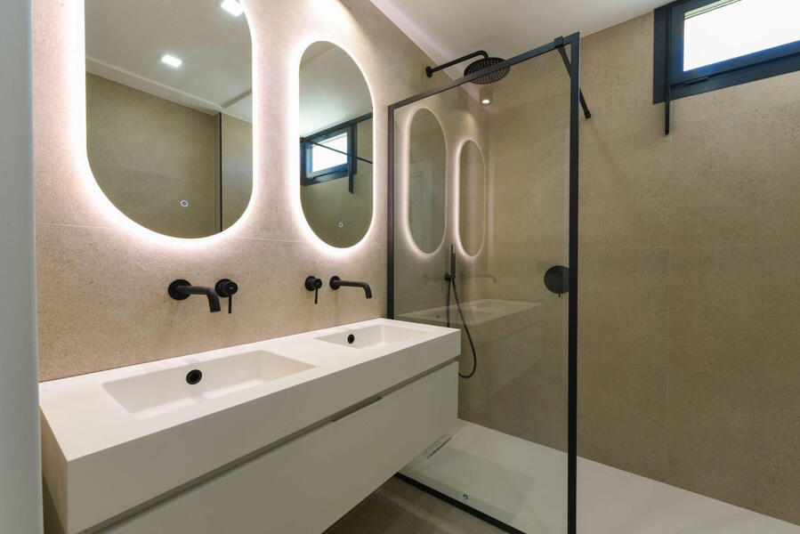 Moderne Stilvolle Villa